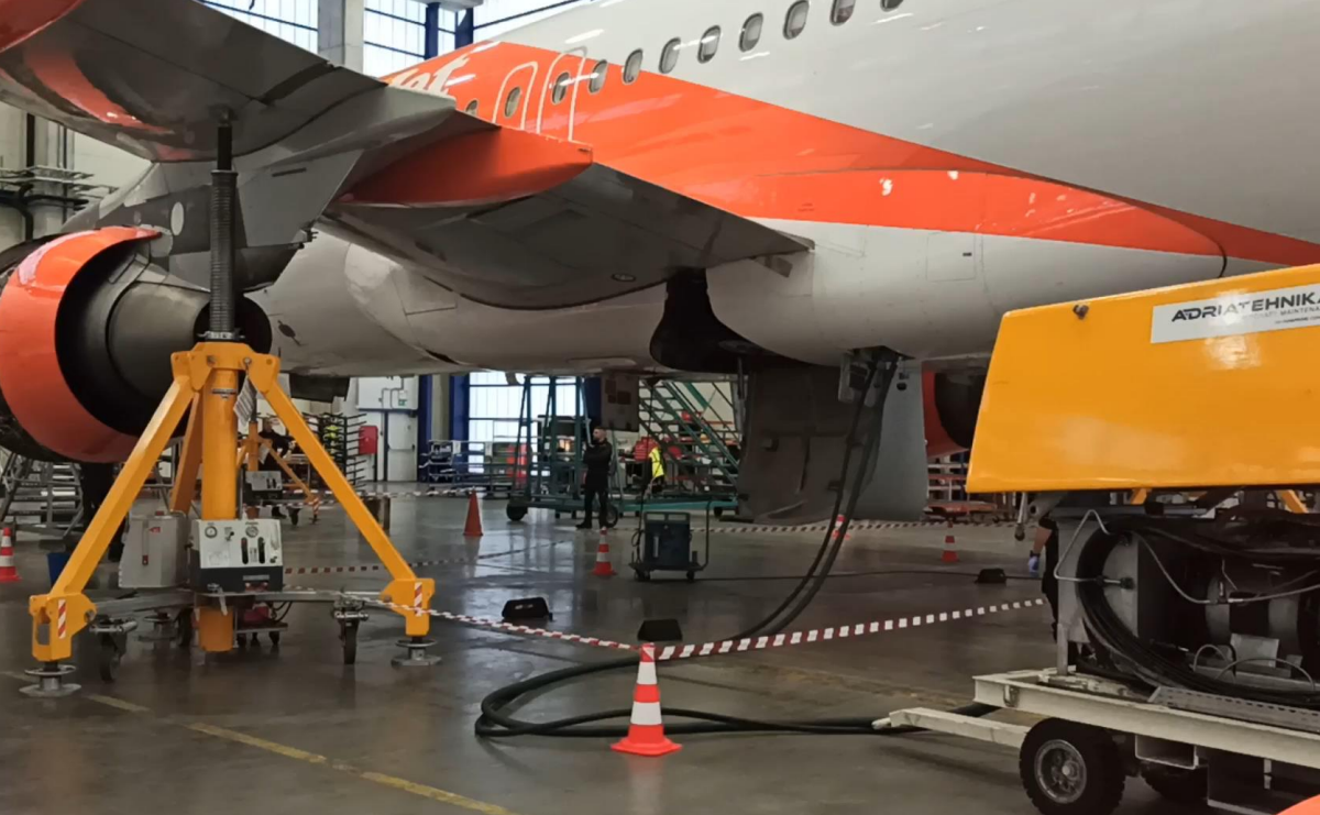 Ozadje spora, ki je začasno blokiral Easyjetov prevzem brniškega podjetja