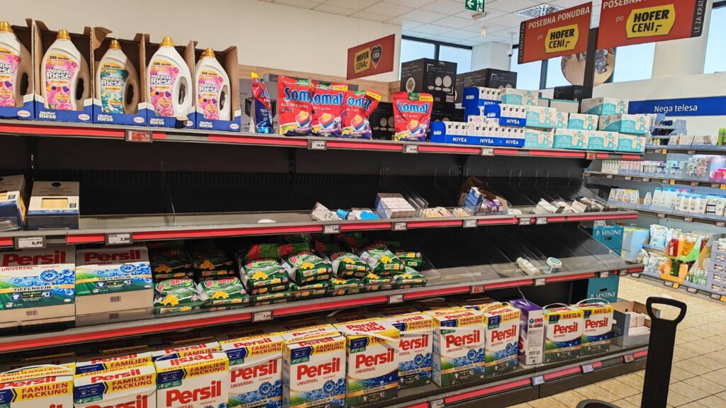 hofer, trgovina, police