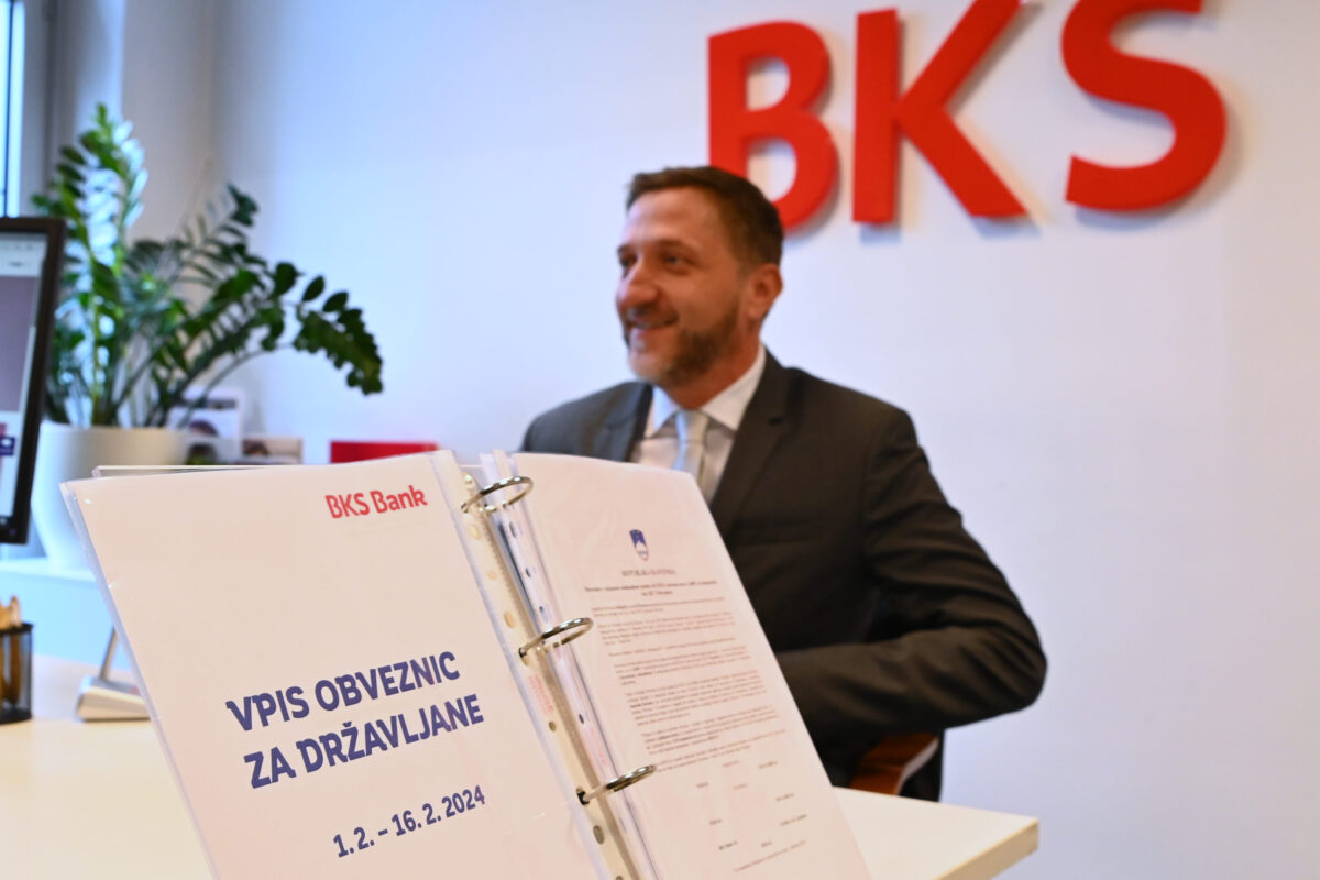 Znano, koliko vam bo prinesel nakup tretje ljudske obveznice