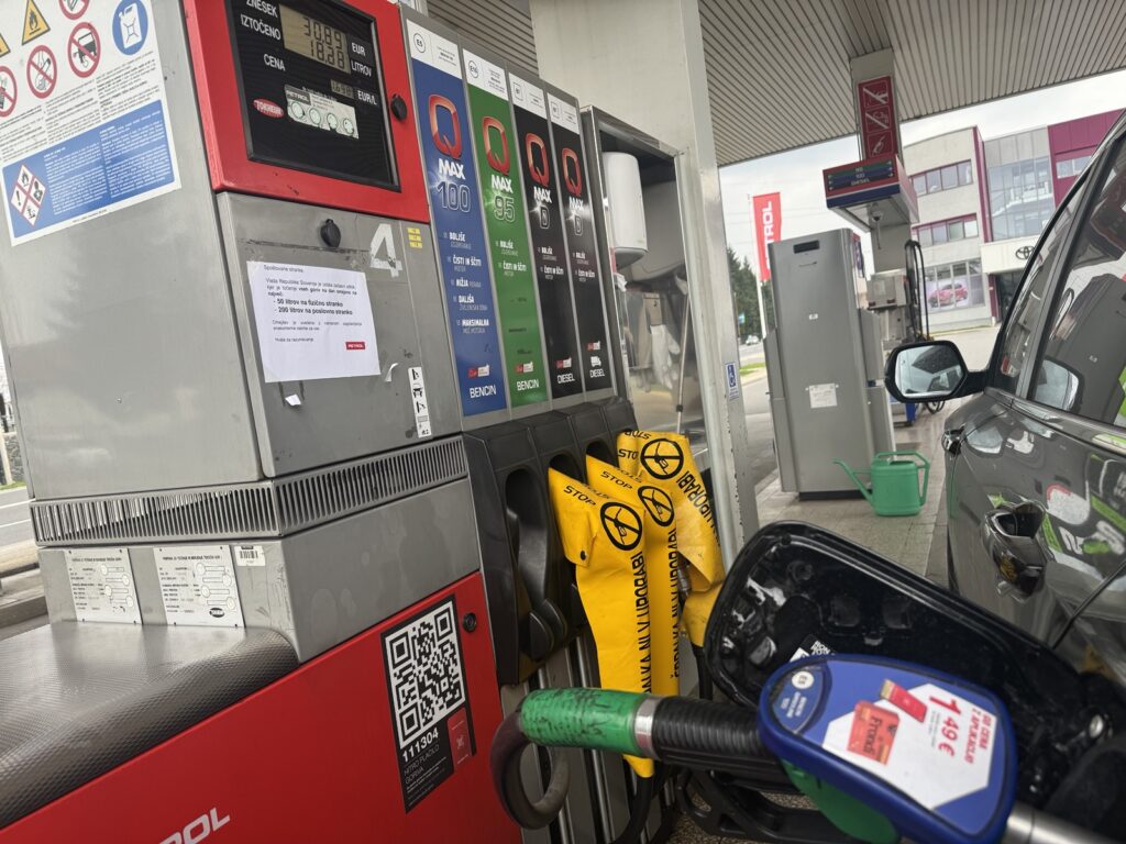 Petrol, bencinska črpalka, gorivo