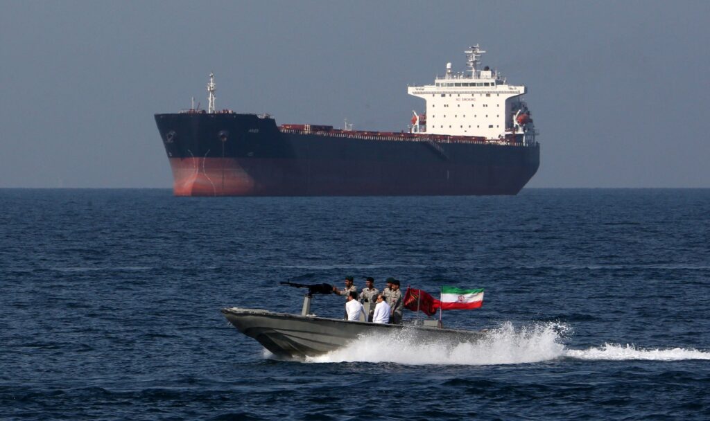 Iranska vojska in tanker
