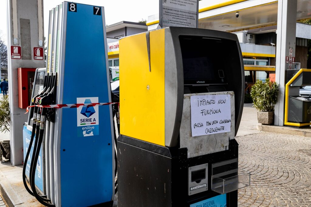 Nedelujoča bencinska črpalka v Italiji