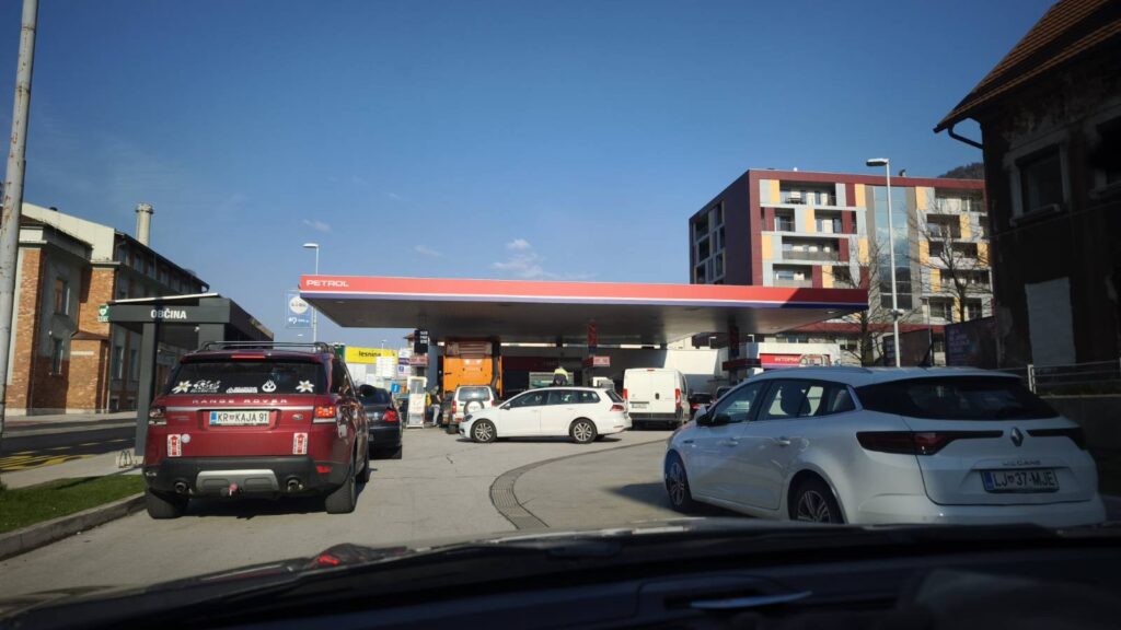 Petrol, bencinski servis, Jesenice