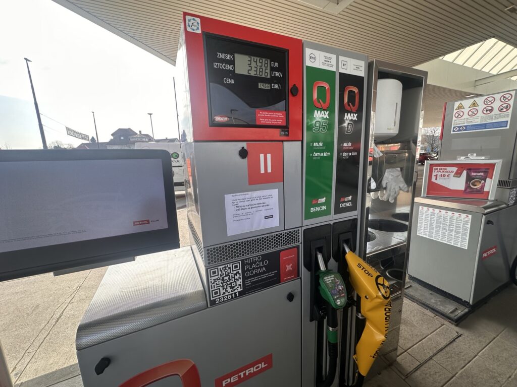 Petrol, bencinski servis, črpalka,