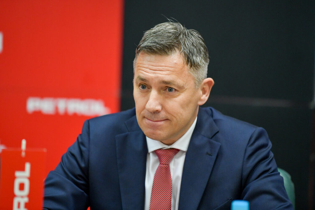 Drago Kavšek, Petrol