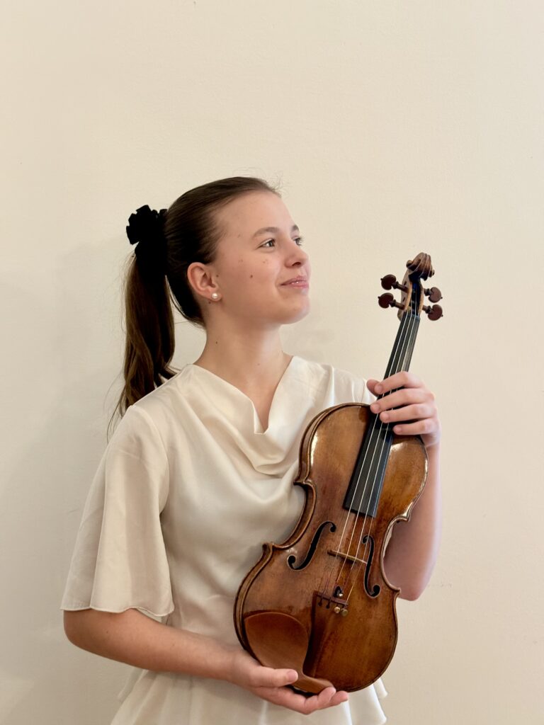 Patricija Av&scaron;ič s Stradivarijevo violino