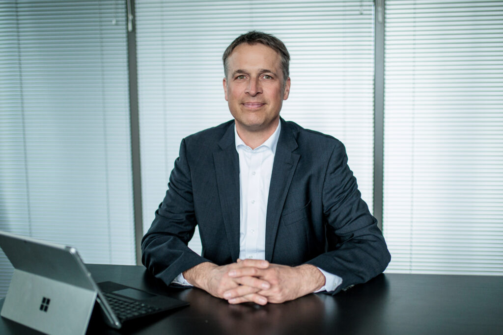 Kristijan Bauer, SIJ