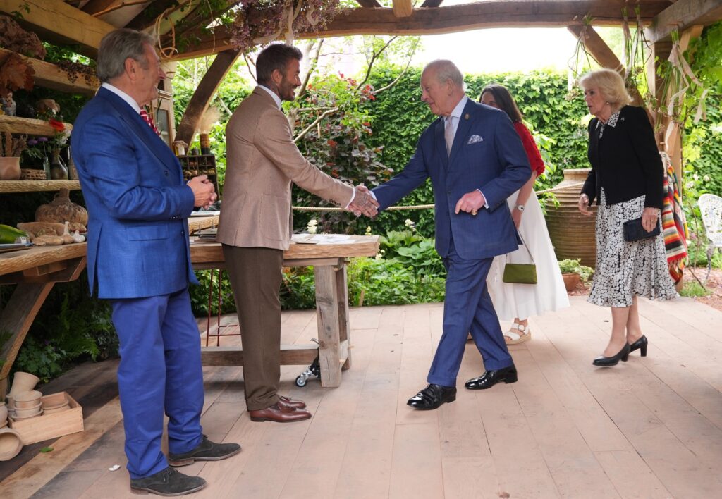 David Beckham in britanski kralj Karel III.