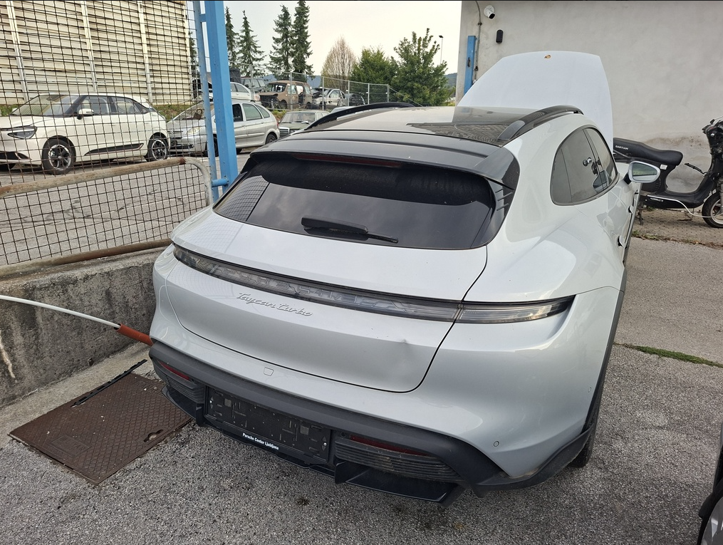 Porsche taycan turbo