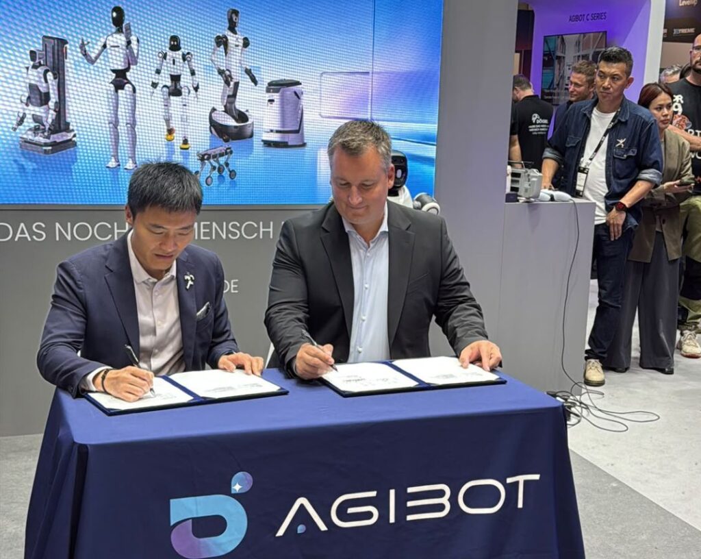 Podpis pogodbe med Hiprojectom in Agibotom