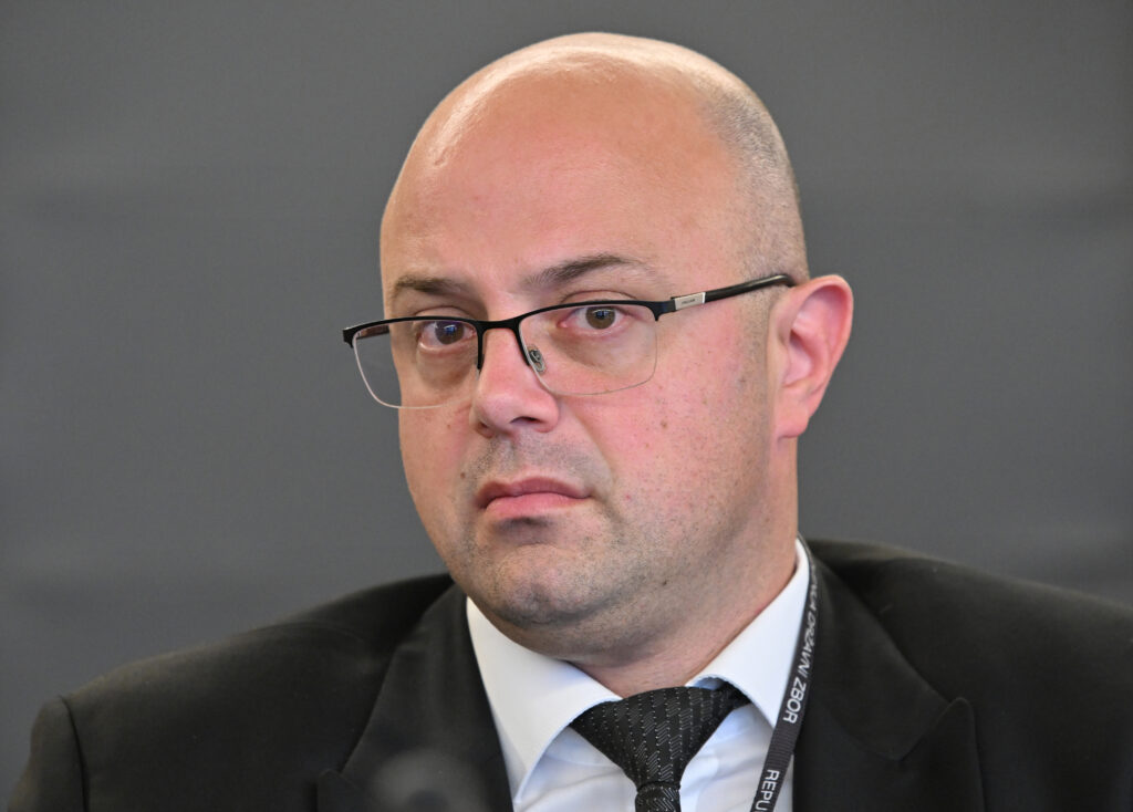 Uro&scaron; Podobnik, HSE