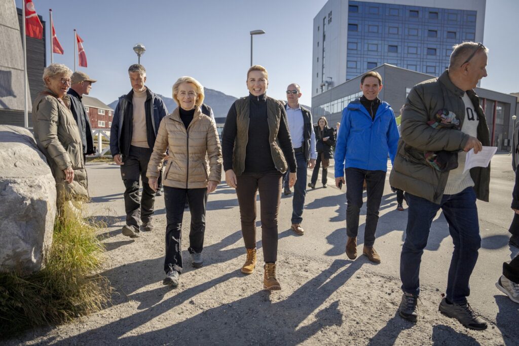 Danska premierka Mette Frederiksen in predsednica Evropske komisije Ursula von der Leyen v Nuuku
