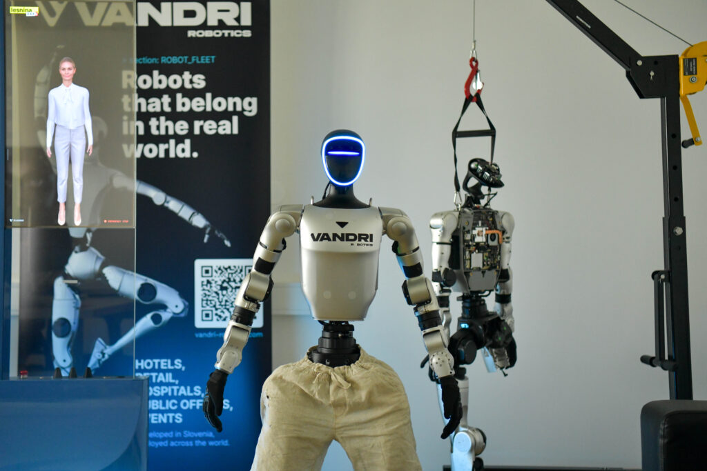Humanoidni robot Jože podjetja Vandri Robotics