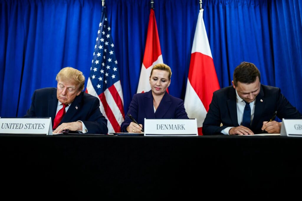Ameri&scaron;ki predsednik Donald Trump, danska premierka Mette Frederiksen in grenlandski premier Jens-Frederik Nielsen